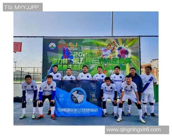 当红足球球星同框合影展现巅峰魅力引发球迷热烈关注